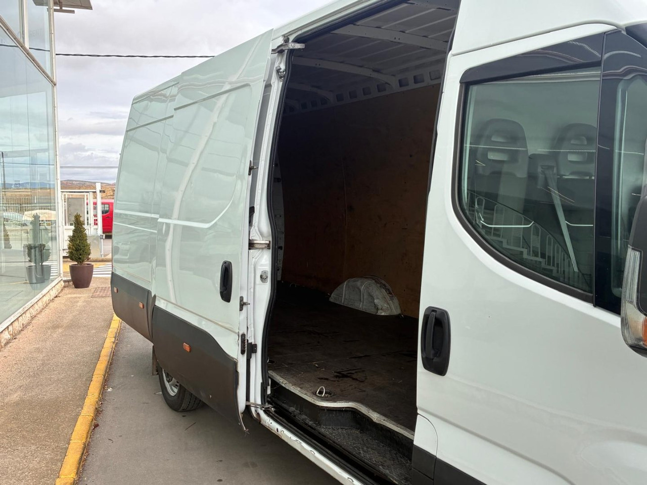 Furgon Furgón IVECO 35S16 V 16m3: foto 7 Furgon Furgón IVECO 35S16 V 16m3: foto 7