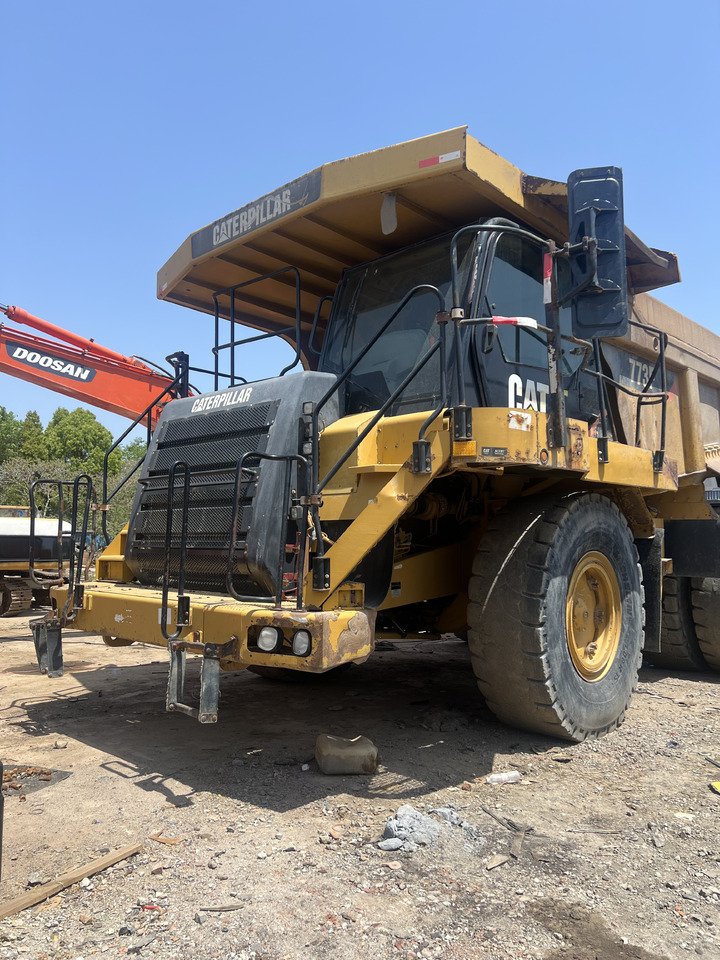 CAT 773F 45 TON ROCK TRUCK - Shkarkues i palëvizshëm: foto 1 CAT 773F 45 TON ROCK TRUCK - Shkarkues i palëvizshëm: foto 1