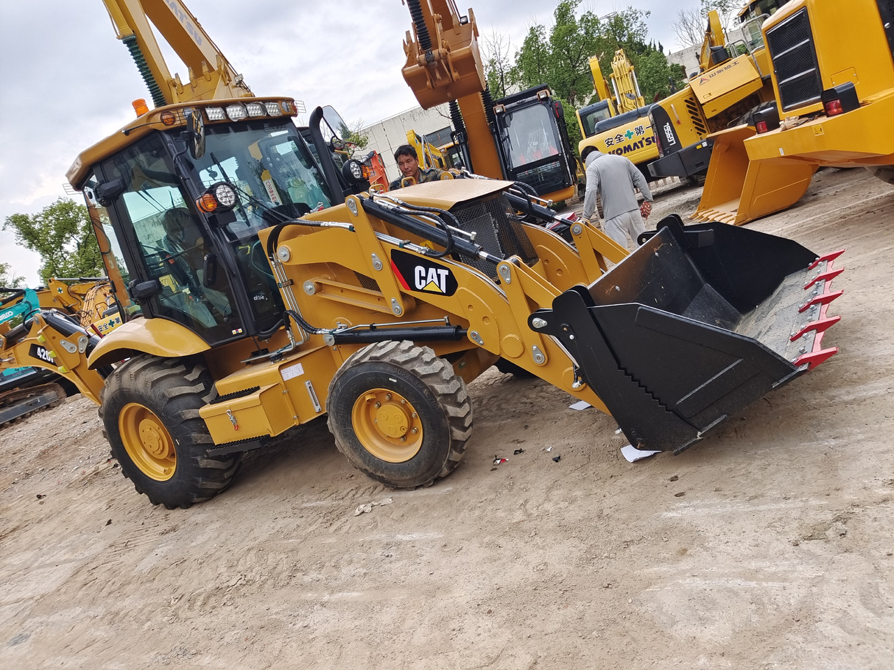 CATERPILLAR 420F CAT 100% NEW - Fadromë me shkarkim nga prapa: foto 4 CATERPILLAR 420F CAT 100% NEW - Fadromë me shkarkim nga prapa: foto 4