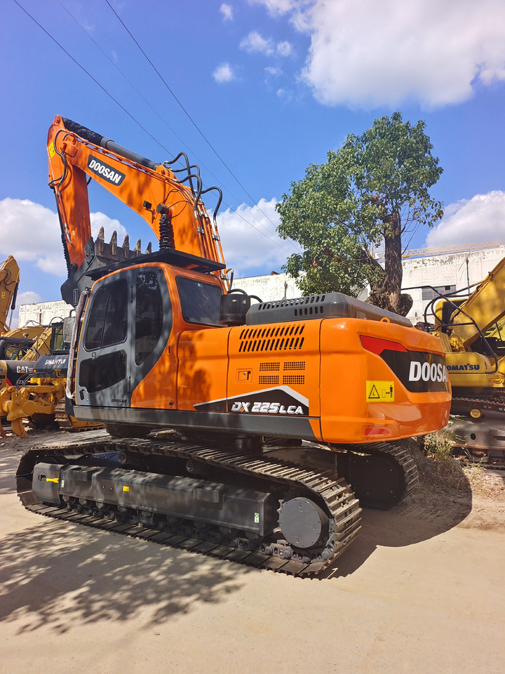 DOOSAN DX225 LCA DX 225 LC - 9C - Ekskavator me zinxhirë: foto 1 DOOSAN DX225 LCA DX 225 LC - 9C - Ekskavator me zinxhirë: foto 1