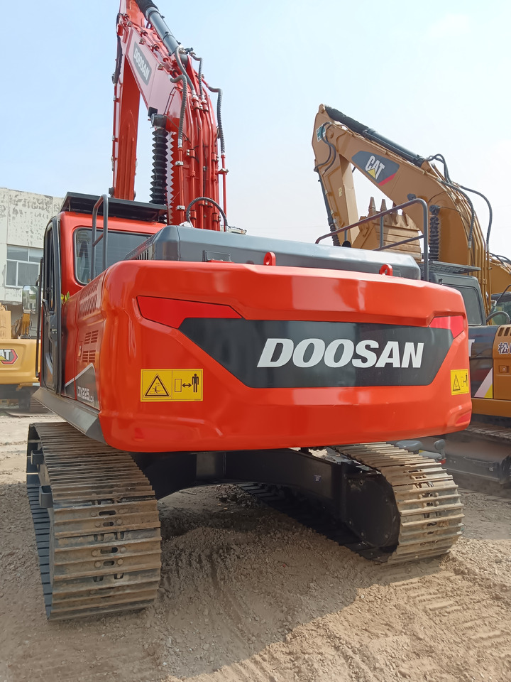 DOOSAN DX225 LCA DX225LC-9C - Ekskavator me zinxhirë: foto 3 DOOSAN DX225 LCA DX225LC-9C - Ekskavator me zinxhirë: foto 3