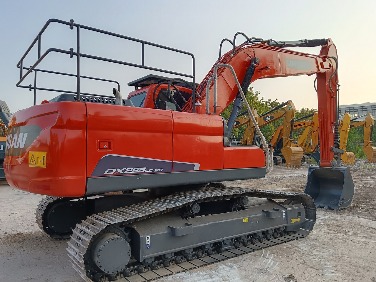 DOOSAN DX225LC-9C - Ekskavator me zinxhirë: foto 5 DOOSAN DX225LC-9C - Ekskavator me zinxhirë: foto 5