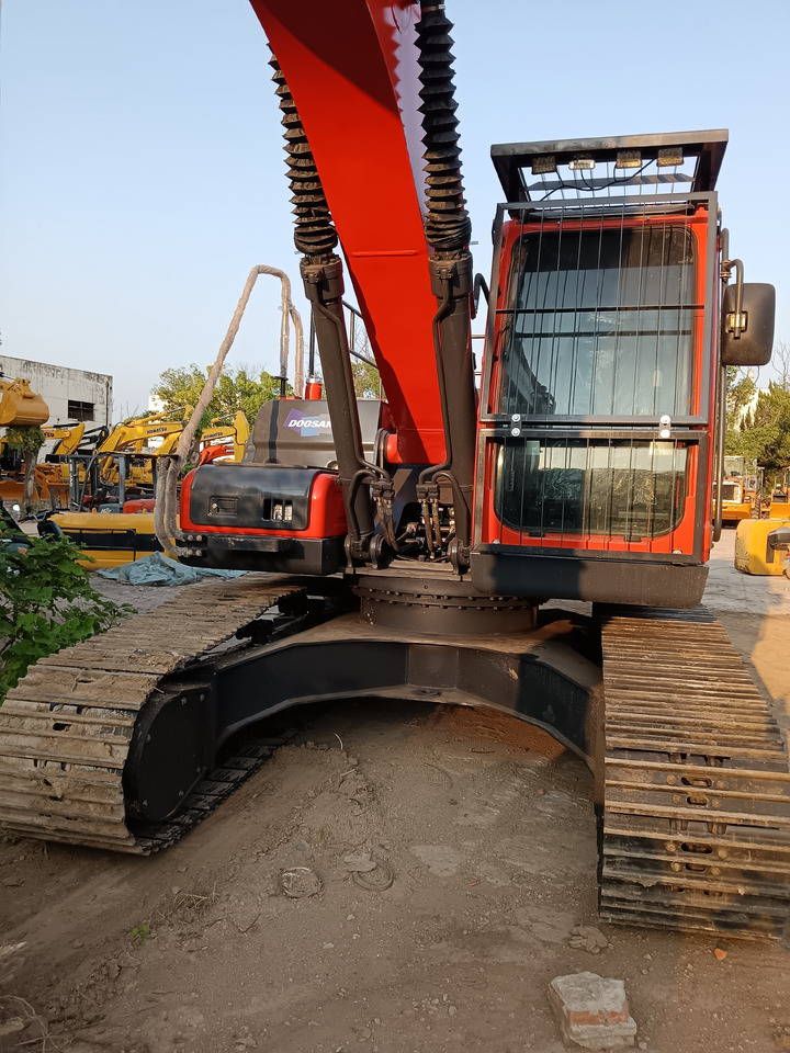 DOOSAN DX225LC-9C - Ekskavator me zinxhirë: foto 3 DOOSAN DX225LC-9C - Ekskavator me zinxhirë: foto 3