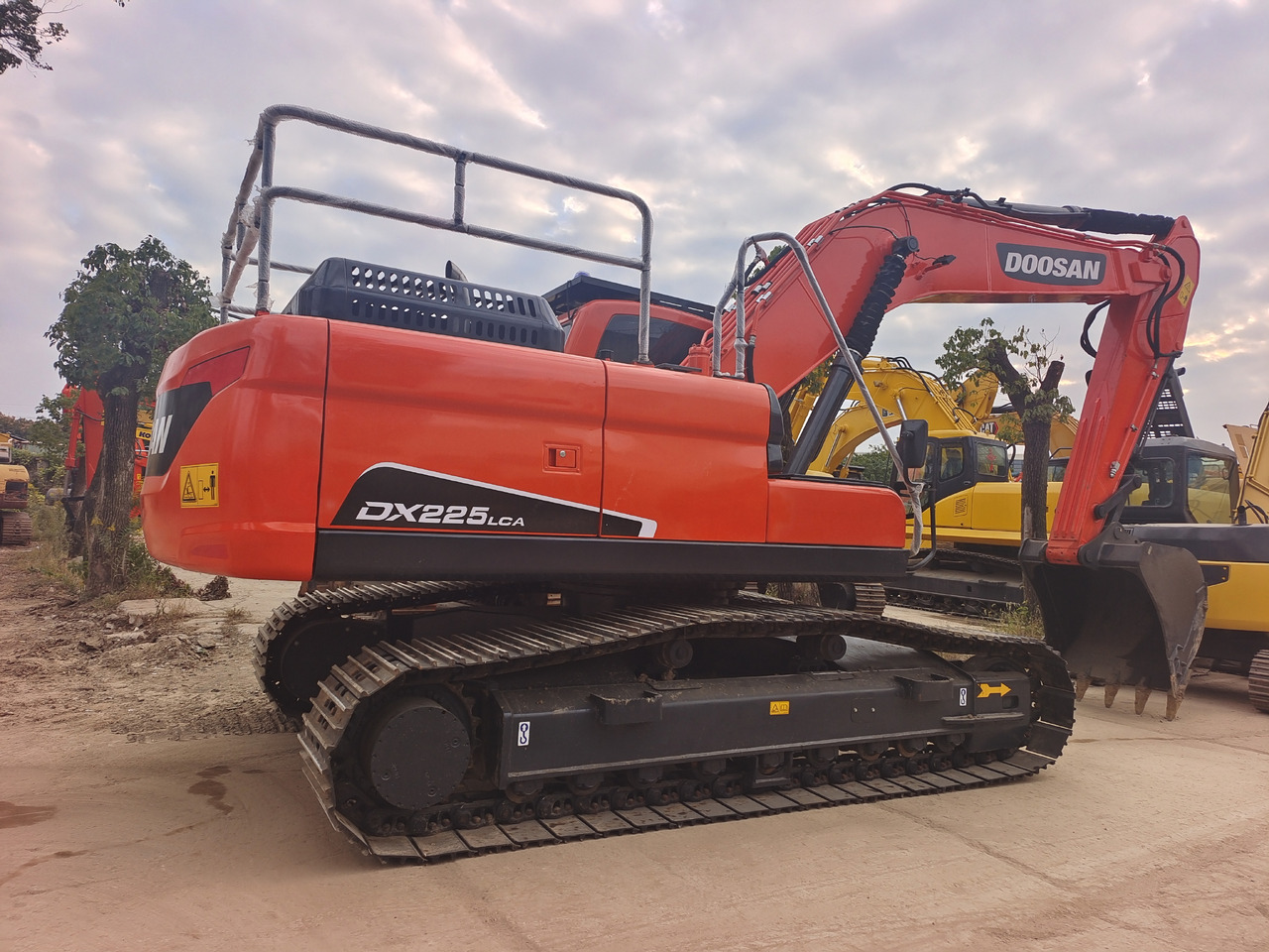 DOOSAN DX225LCA DX225 LC-9C DX300 DX340 - Ekskavator me zinxhirë: foto 1 DOOSAN DX225LCA DX225 LC-9C DX300 DX340 - Ekskavator me zinxhirë: foto 1