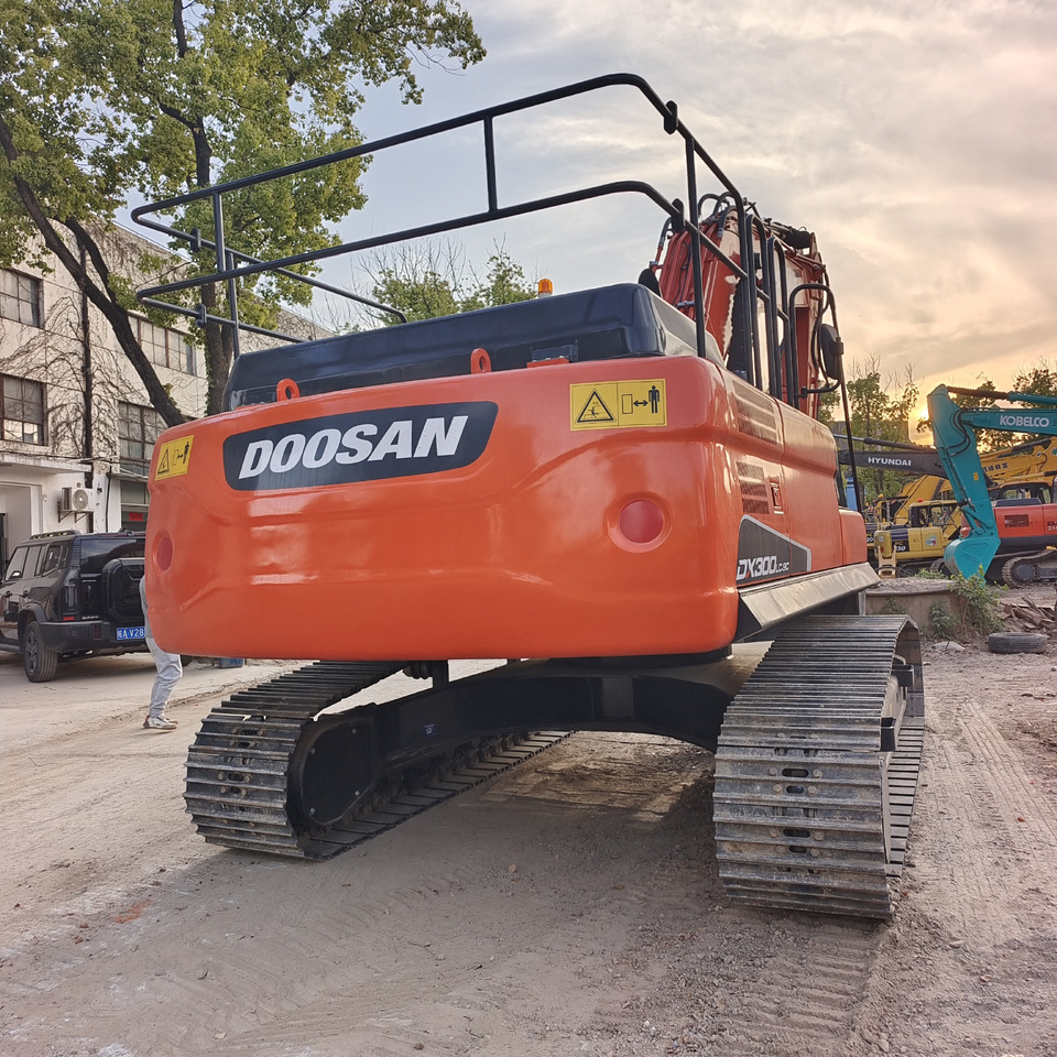 DOOSAN DX300 DX340 DX225 - Ekskavator me zinxhirë: foto 4 DOOSAN DX300 DX340 DX225 - Ekskavator me zinxhirë: foto 4