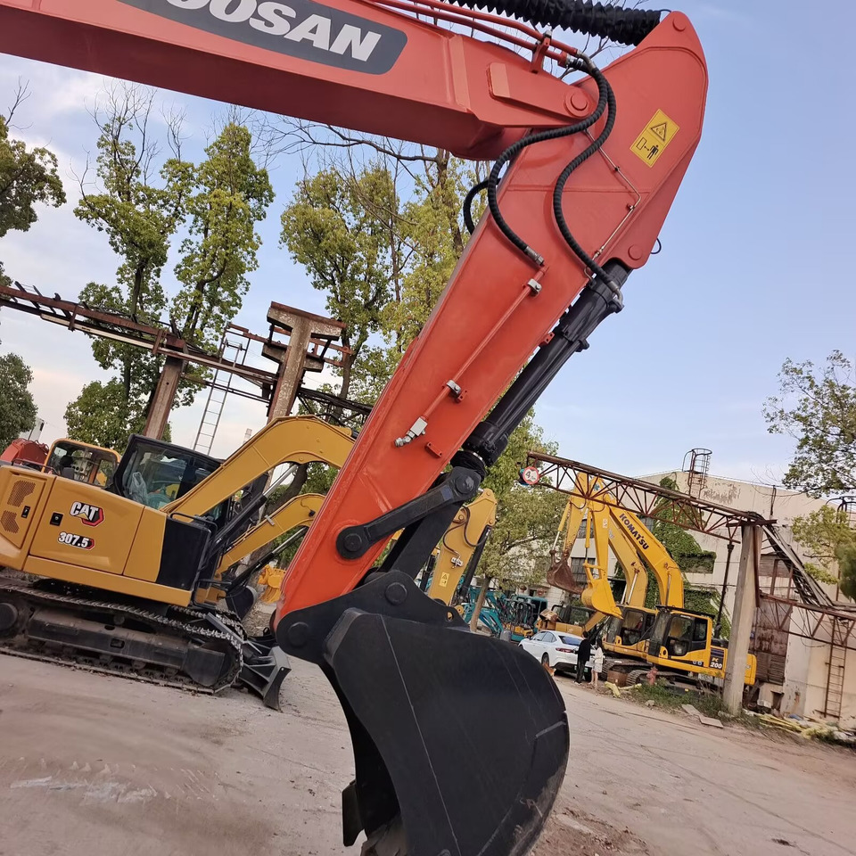 DOOSAN DX300 LC - 9C DX 300 LCA - Ekskavator me zinxhirë: foto 5 DOOSAN DX300 LC - 9C DX 300 LCA - Ekskavator me zinxhirë: foto 5