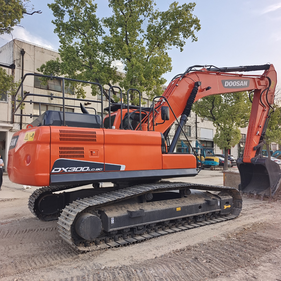 DOOSAN DX300LC-9C DX300LCA - Ekskavator me zinxhirë: foto 2 DOOSAN DX300LC-9C DX300LCA - Ekskavator me zinxhirë: foto 2