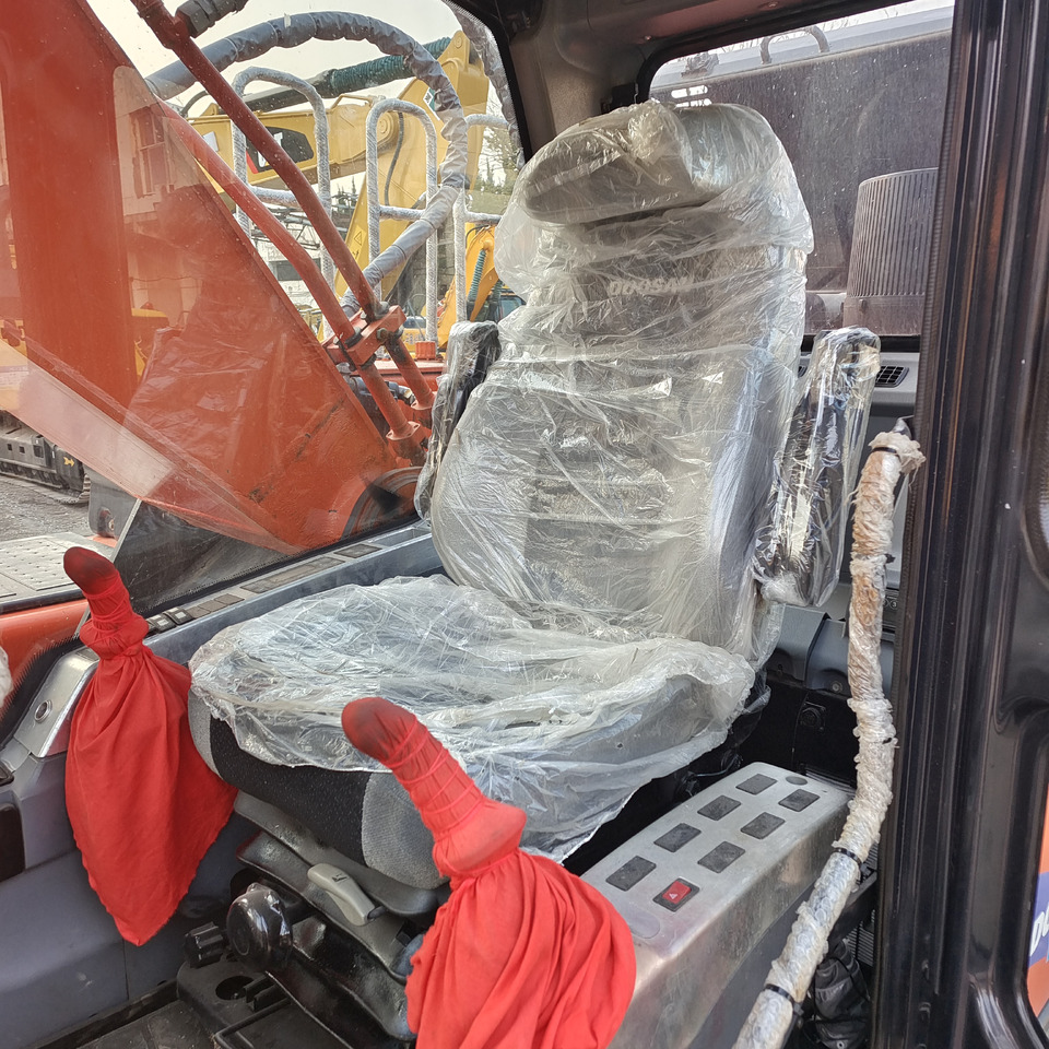 DOOSAN DX300LC-9C Doosan DX 300 LC - 9 C - Ekskavator me zinxhirë: foto 3 DOOSAN DX300LC-9C Doosan DX 300 LC - 9 C - Ekskavator me zinxhirë: foto 3