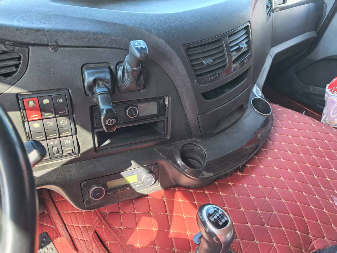 FAW JIEFANG - Gjysmë-kamion: foto 5 FAW JIEFANG - Gjysmë-kamion: foto 5