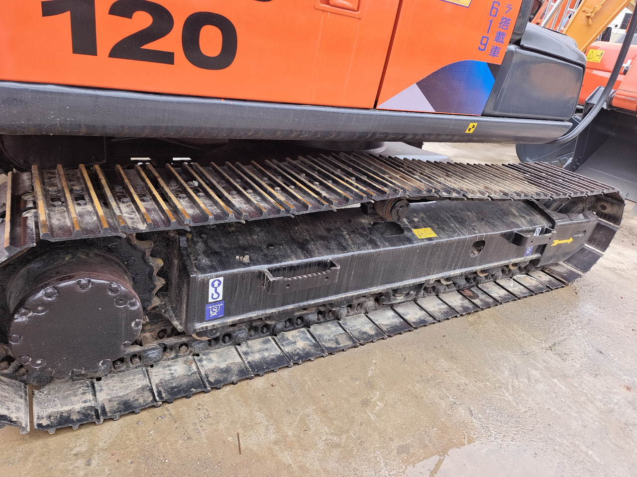 HITACHI ZX120 - Ekskavator me zinxhirë: foto 3 HITACHI ZX120 - Ekskavator me zinxhirë: foto 3