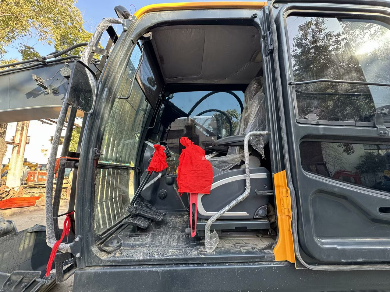 HYUNDAI 220LC-9S 220LC-9T - Ekskavator me zinxhirë: foto 2 HYUNDAI 220LC-9S 220LC-9T - Ekskavator me zinxhirë: foto 2