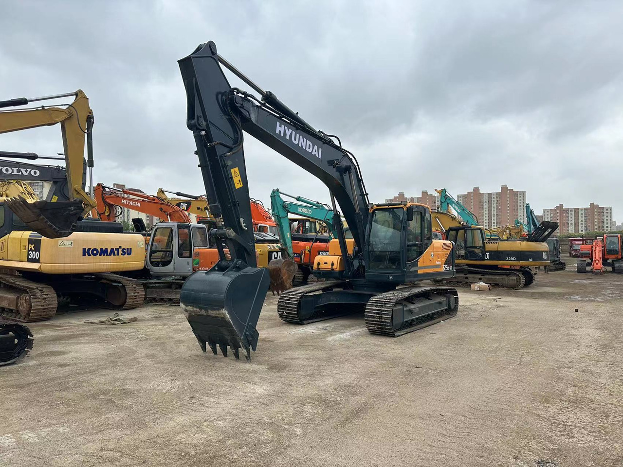 HYUNDAI 225LC-9T - Ekskavator me zinxhirë: foto 2 HYUNDAI 225LC-9T - Ekskavator me zinxhirë: foto 2