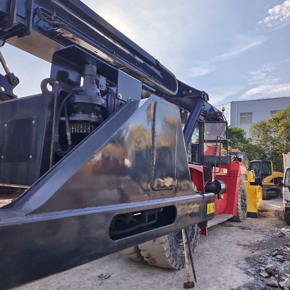 KALMAR DRT450 45 TON DRF 450 DRU450 DRD 450 - Stivosës ritërheqës: foto 5 KALMAR DRT450 45 TON DRF 450 DRU450 DRD 450 - Stivosës ritërheqës: foto 5