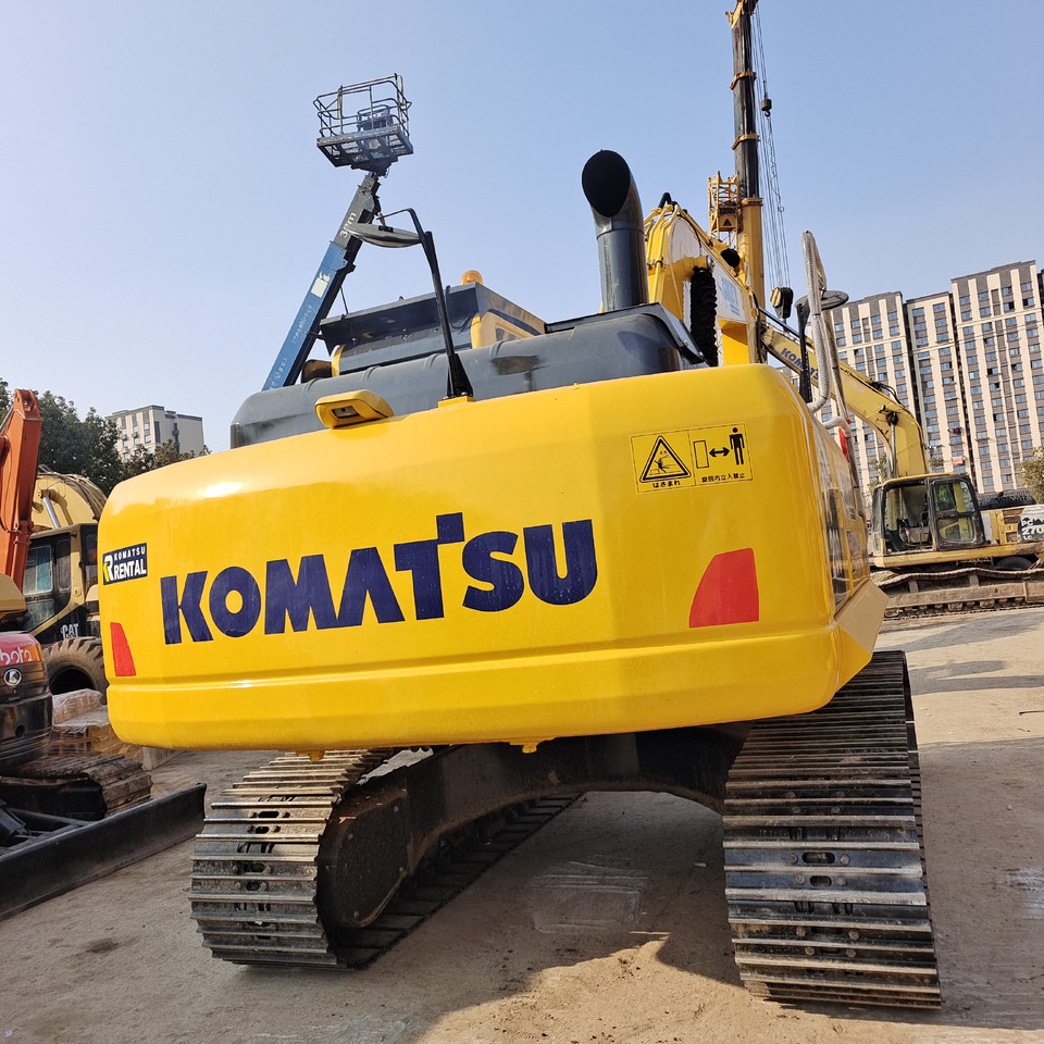 KOMATSU PC 200-8 - Ekskavator me zinxhirë: foto 3 KOMATSU PC 200-8 - Ekskavator me zinxhirë: foto 3