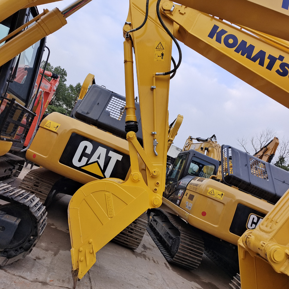 KOMATSU PC 210-8 - Ekskavator me zinxhirë: foto 1 KOMATSU PC 210-8 - Ekskavator me zinxhirë: foto 1
