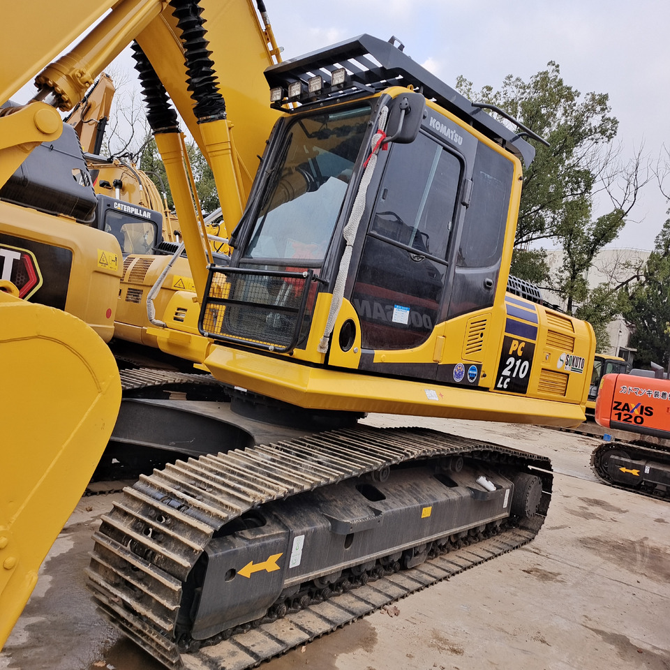 KOMATSU PC 210-8 - Ekskavator me zinxhirë: foto 2 KOMATSU PC 210-8 - Ekskavator me zinxhirë: foto 2