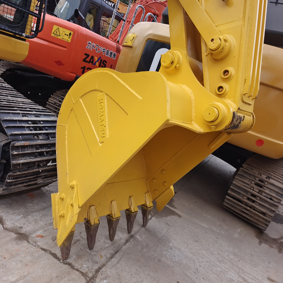 KOMATSU PC 210-8 - Ekskavator me zinxhirë: foto 5 KOMATSU PC 210-8 - Ekskavator me zinxhirë: foto 5