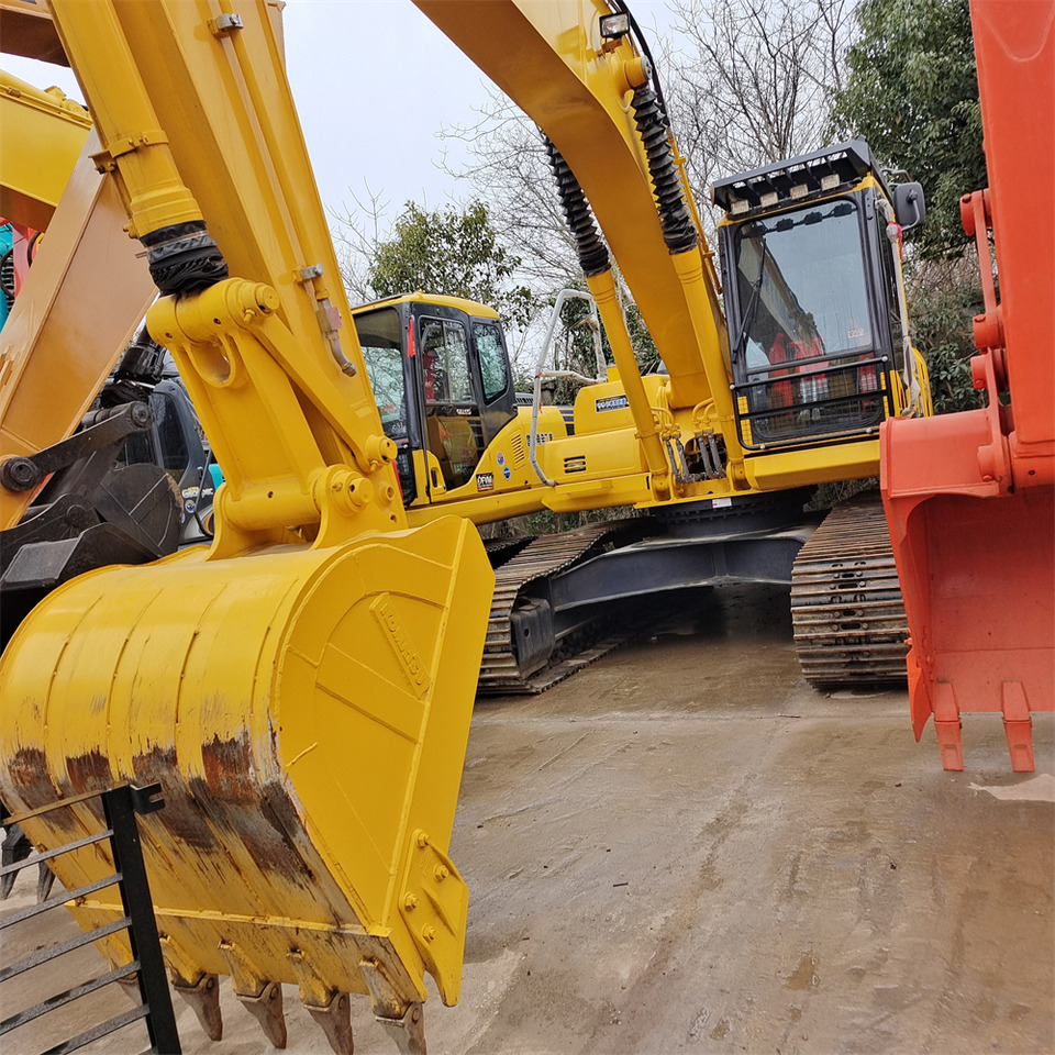 KOMATSU PC 210LC - 8 - Ekskavator me zinxhirë: foto 1 KOMATSU PC 210LC - 8 - Ekskavator me zinxhirë: foto 1