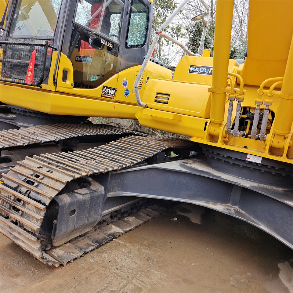 KOMATSU PC 210LC - 8 - Ekskavator me zinxhirë: foto 3 KOMATSU PC 210LC - 8 - Ekskavator me zinxhirë: foto 3
