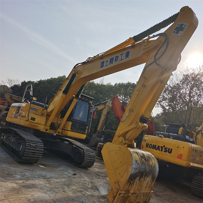 KOMATSU PC 220-8 N1 - Ekskavator me zinxhirë: foto 4 KOMATSU PC 220-8 N1 - Ekskavator me zinxhirë: foto 4