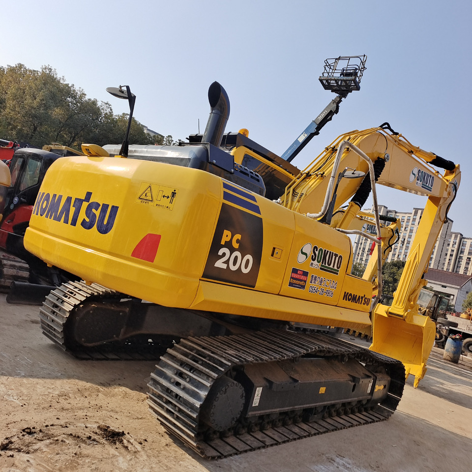 KOMATSU PC200-8 - Ekskavator me zinxhirë: foto 2 KOMATSU PC200-8 - Ekskavator me zinxhirë: foto 2