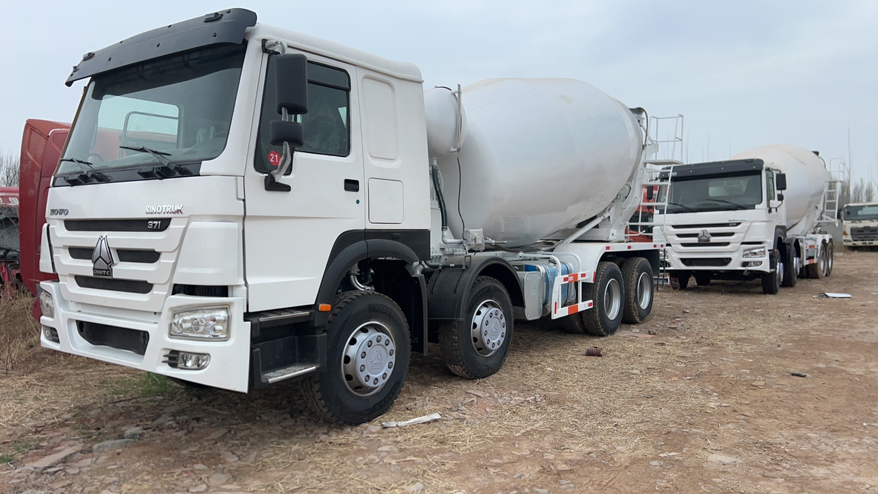 SINOTRUK HOWO 371 8X4 16 Cubic Meter SINOTRUK Howo Concrete Mixer Truck - Betoniere: foto 1 SINOTRUK HOWO 371 8X4 16 Cubic Meter SINOTRUK Howo Concrete Mixer Truck - Betoniere: foto 1
