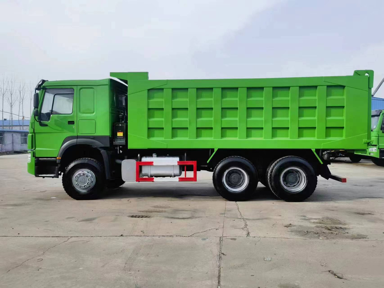 SINOTRUK HOWO 6*4 8*4 371 375 380 400 420 460 HP DUMP TRUCK - Kamion vetëshkarkues: foto 1 SINOTRUK HOWO 6*4 8*4 371 375 380 400 420 460 HP DUMP TRUCK - Kamion vetëshkarkues: foto 1