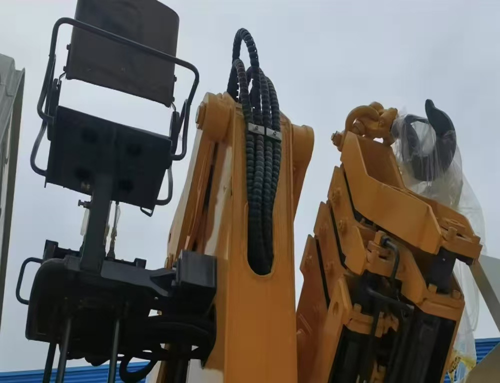 SINOTRUK HOWO 8 TON Knuckle Boom Crane TRUCK MOUNTED CRANE - Kamion me vinç: foto 4 SINOTRUK HOWO 8 TON Knuckle Boom Crane TRUCK MOUNTED CRANE - Kamion me vinç: foto 4