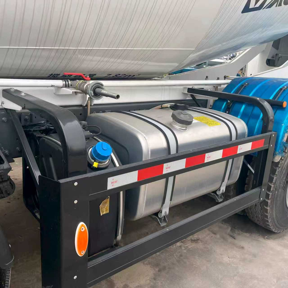 SINOTRUK HOWO TX350 EURO 5 - Autobetoniere: foto 4 SINOTRUK HOWO TX350 EURO 5 - Autobetoniere: foto 4