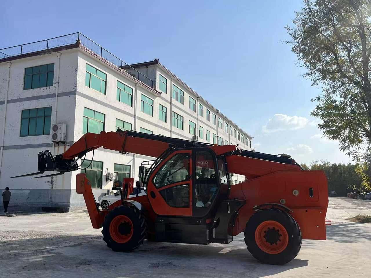 XCMG 17.5 METER BRAND NEW - Ekskavator teleskopik: foto 2 XCMG 17.5 METER BRAND NEW - Ekskavator teleskopik: foto 2