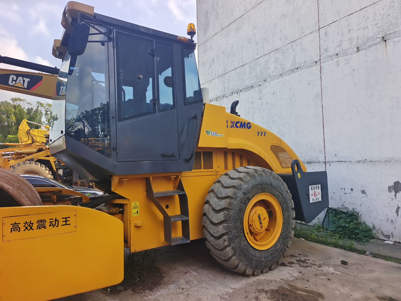 XCMG XS 203J - Fadromë me shkarkim nga prapa: foto 5 XCMG XS 203J - Fadromë me shkarkim nga prapa: foto 5