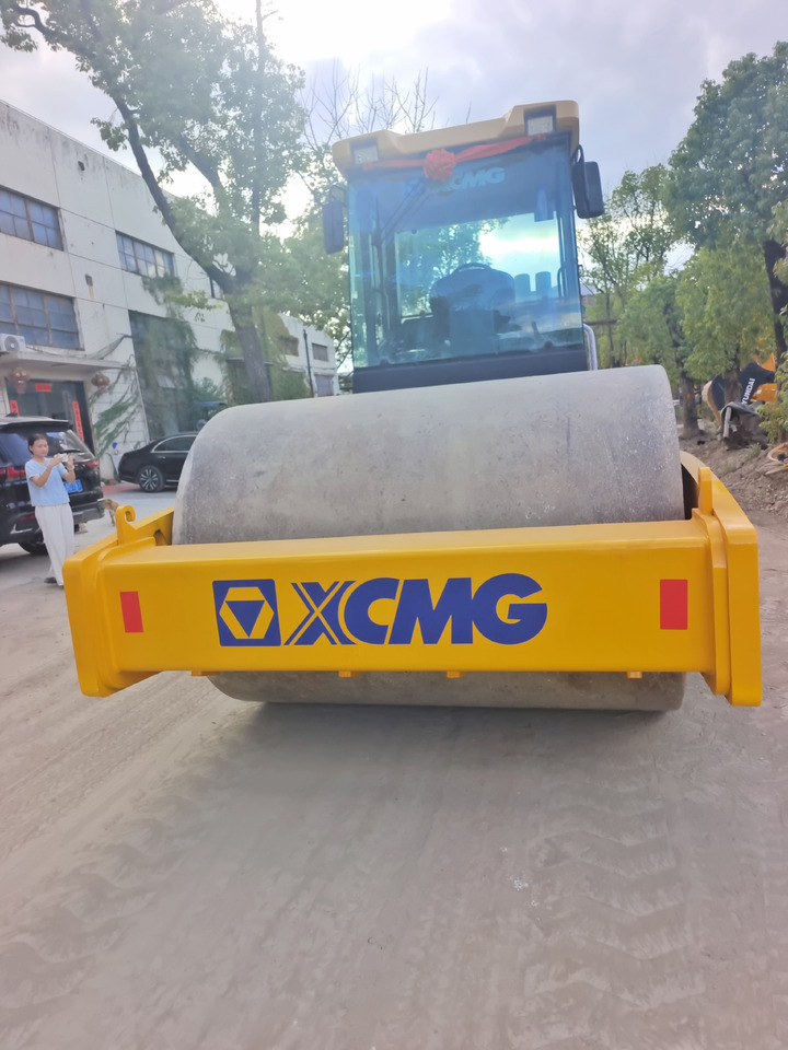 XCMG XS 223J XS263J 222J 203J 163J 183J - Rul rrugësh: foto 3 XCMG XS 223J XS263J 222J 203J 163J 183J - Rul rrugësh: foto 3