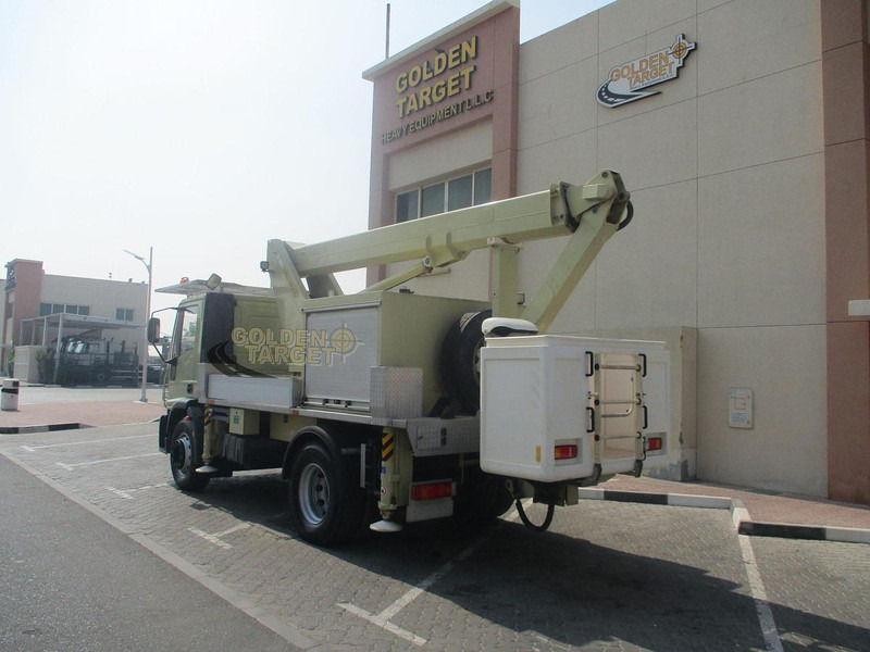 Iveco EuroCargo 180E28 - Platformë ajrore: foto 4 Iveco EuroCargo 180E28 - Platformë ajrore: foto 4