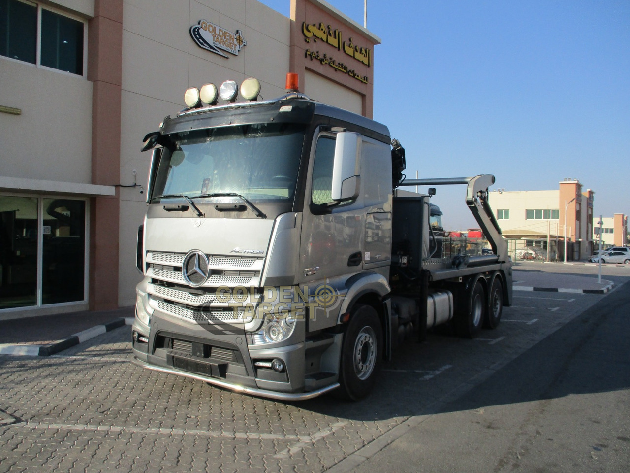 MERCEDES-BENZ 2642 6×2 DOUBLE SKIP LOADER with HIAB Crane - Fadromë ngarkuese: foto 2 MERCEDES-BENZ 2642 6×2 DOUBLE SKIP LOADER with HIAB Crane - Fadromë ngarkuese: foto 2
