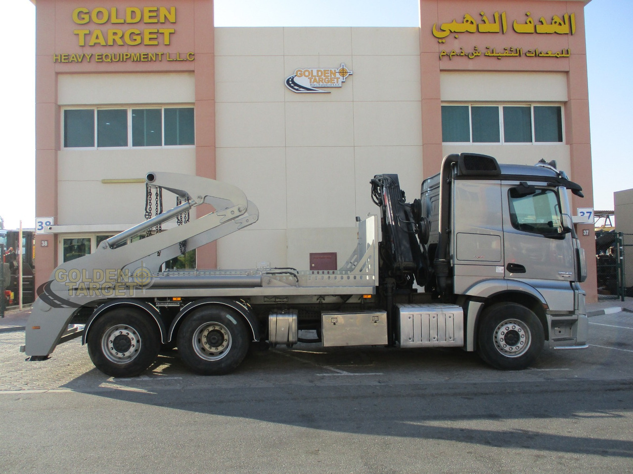 MERCEDES-BENZ 2642 6×2 DOUBLE SKIP LOADER with HIAB Crane - Fadromë ngarkuese: foto 5 MERCEDES-BENZ 2642 6×2 DOUBLE SKIP LOADER with HIAB Crane - Fadromë ngarkuese: foto 5