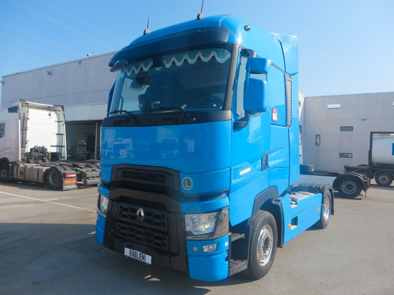 Renault T520 HSC 4x2Tractor - Gjysmë-kamion: foto 1 Renault T520 HSC 4x2Tractor - Gjysmë-kamion: foto 1