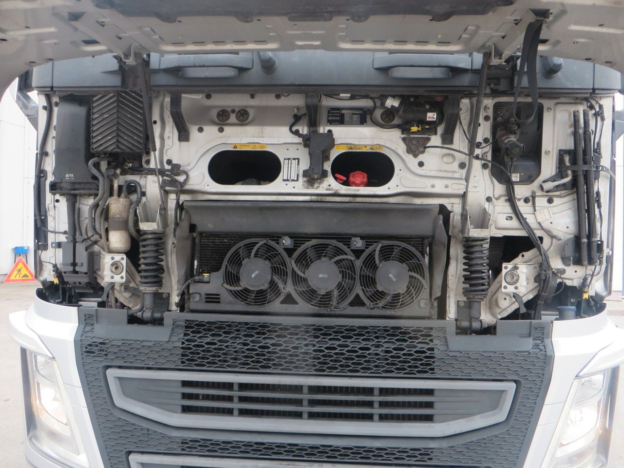 Volvo FH460 4x2Tractor - Gjysmë-kamion: foto 5 Volvo FH460 4x2Tractor - Gjysmë-kamion: foto 5