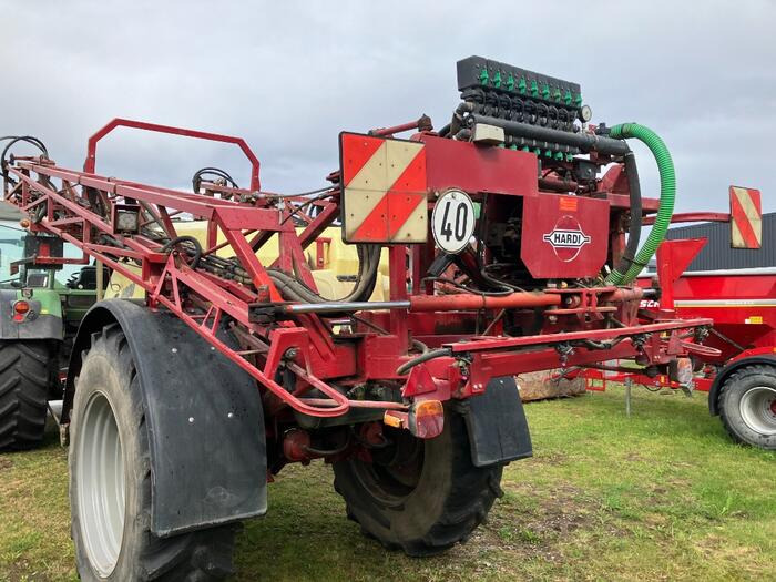 Hardi NAVIGATOR 4000 - Spërkatës i montuar në traktor: foto 4 Hardi NAVIGATOR 4000 - Spërkatës i montuar në traktor: foto 4
