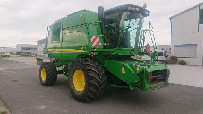 John Deere C 670 - Autokombajnë: foto 1 John Deere C 670 - Autokombajnë: foto 1