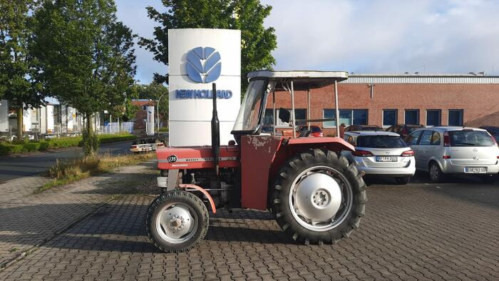 Massey Ferguson 133 - Traktor: foto 1 Massey Ferguson 133 - Traktor: foto 1