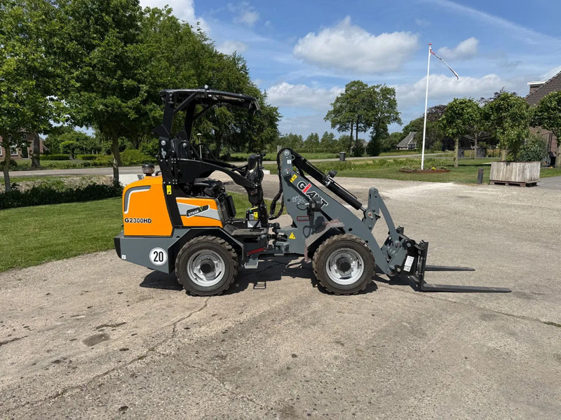 Giant 2300 HD NIEUW Shovel! Giant Kubota - Fadrom me goma: foto 1 Giant 2300 HD NIEUW Shovel! Giant Kubota - Fadrom me goma: foto 1
