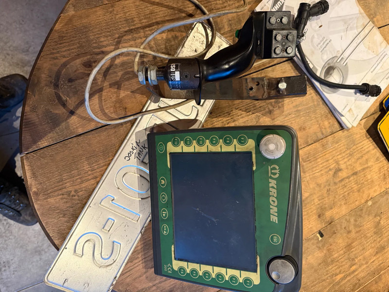 Krone Swadro 1400 Plus 4 rotorhark Zwiller - Barkthyese/ Shkundës bari: foto 3 Krone Swadro 1400 Plus 4 rotorhark Zwiller - Barkthyese/ Shkundës bari: foto 3