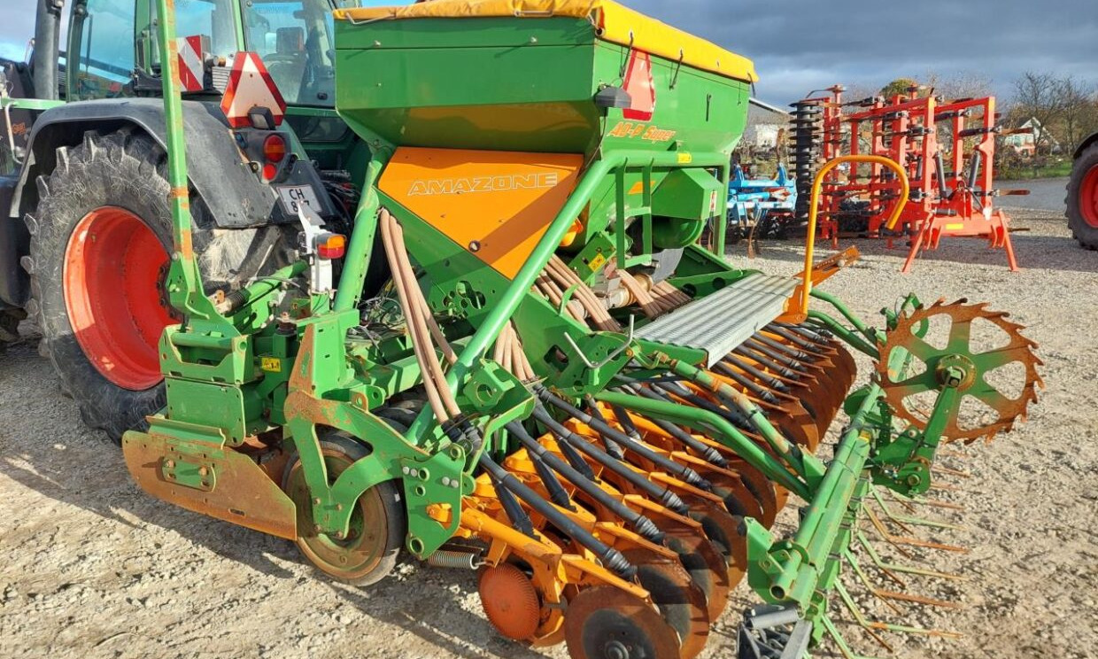 Amazone AD-P 403 / KG 4000 Super - Mbjellëse e kombinuar në radhë: foto 4 Amazone AD-P 403 / KG 4000 Super - Mbjellëse e kombinuar në radhë: foto 4