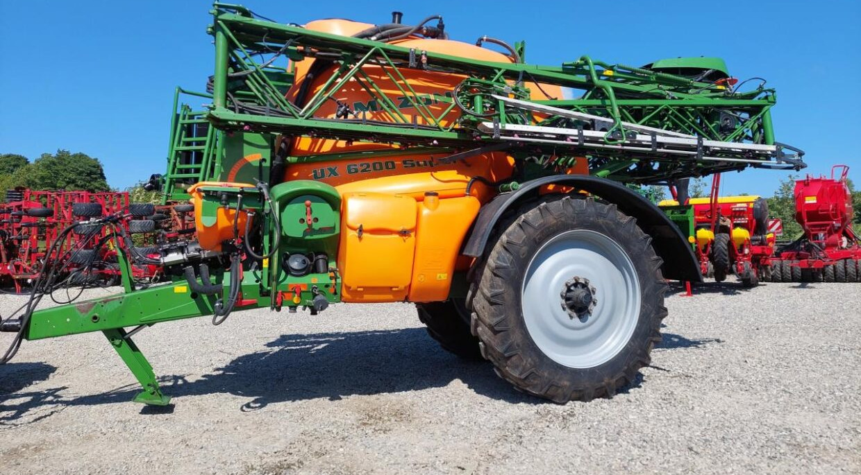 Amazone UX 6200 SUPER - 36-30-24m - Spërkatës me rimorkio: foto 1 Amazone UX 6200 SUPER - 36-30-24m - Spërkatës me rimorkio: foto 1