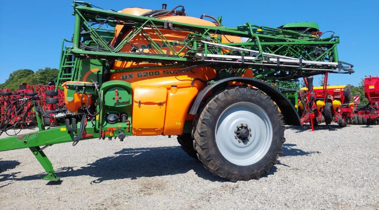 Amazone UX 6200 SUPER - 36-30-24m - Spërkatës me rimorkio: foto 3 Amazone UX 6200 SUPER - 36-30-24m - Spërkatës me rimorkio: foto 3