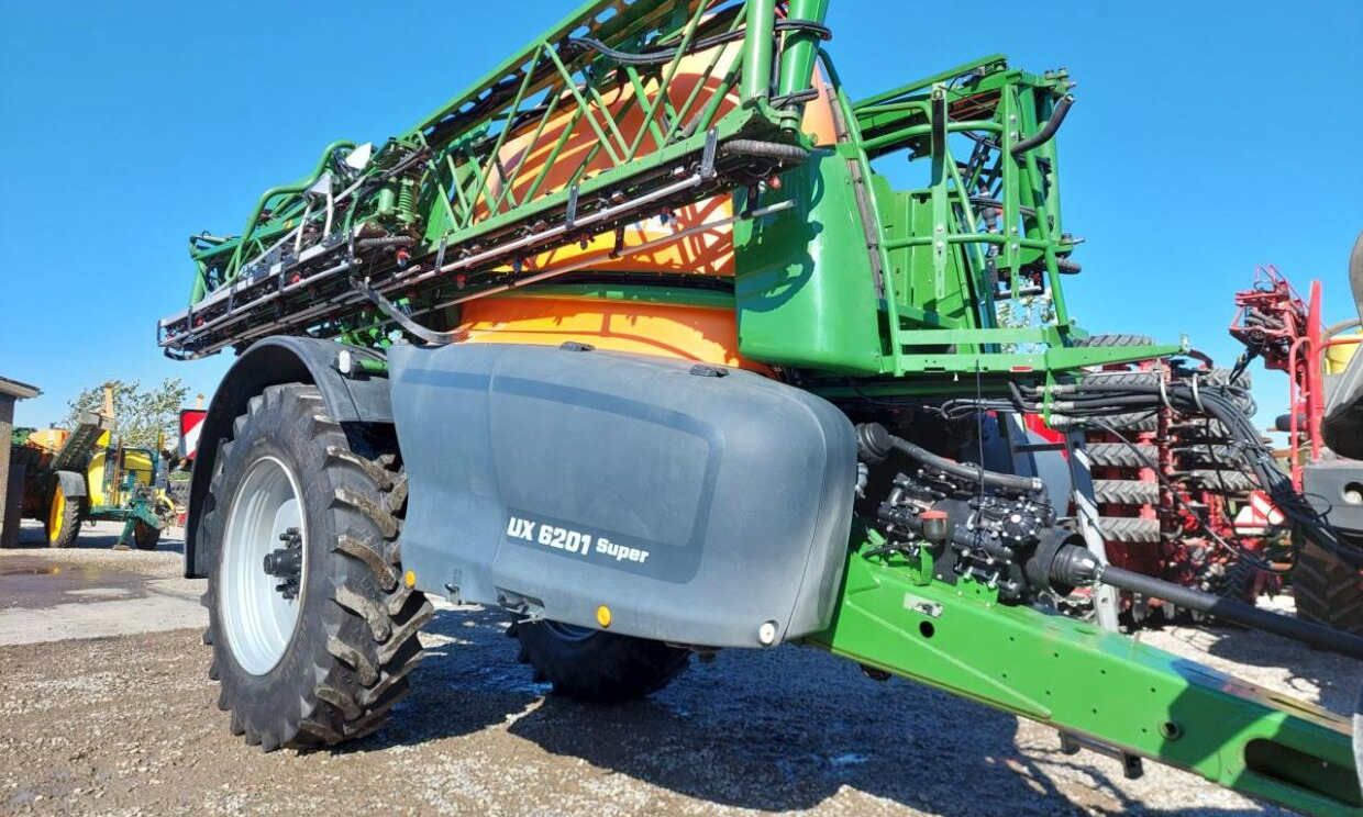 Amazone UX 6201 Super - 24-30-36m - Spërkatës me rimorkio: foto 3 Amazone UX 6201 Super - 24-30-36m - Spërkatës me rimorkio: foto 3