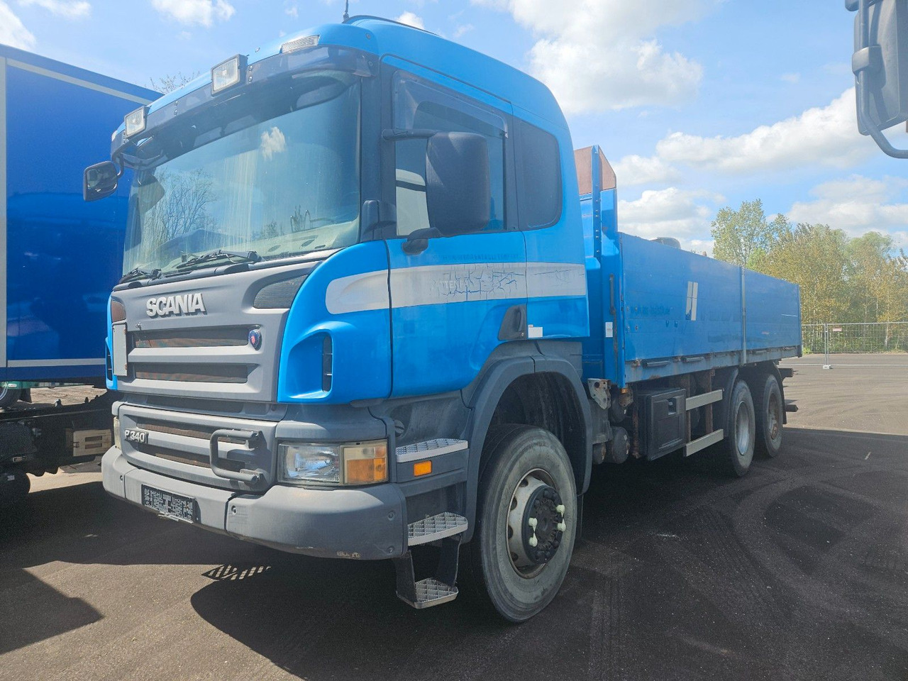 Scania P340 6x6 Pritsche Schaltgetriebe Blatt/Blatt - Kamion me karroceri të hapur: foto 1 Scania P340 6x6 Pritsche Schaltgetriebe Blatt/Blatt - Kamion me karroceri të hapur: foto 1