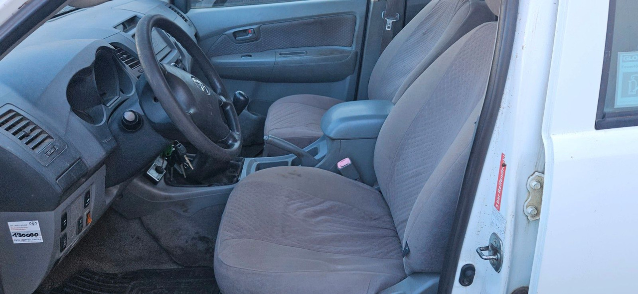 Toyota Hilux Double Cab 4x4 - SUV: foto 5 Toyota Hilux Double Cab 4x4 - SUV: foto 5
