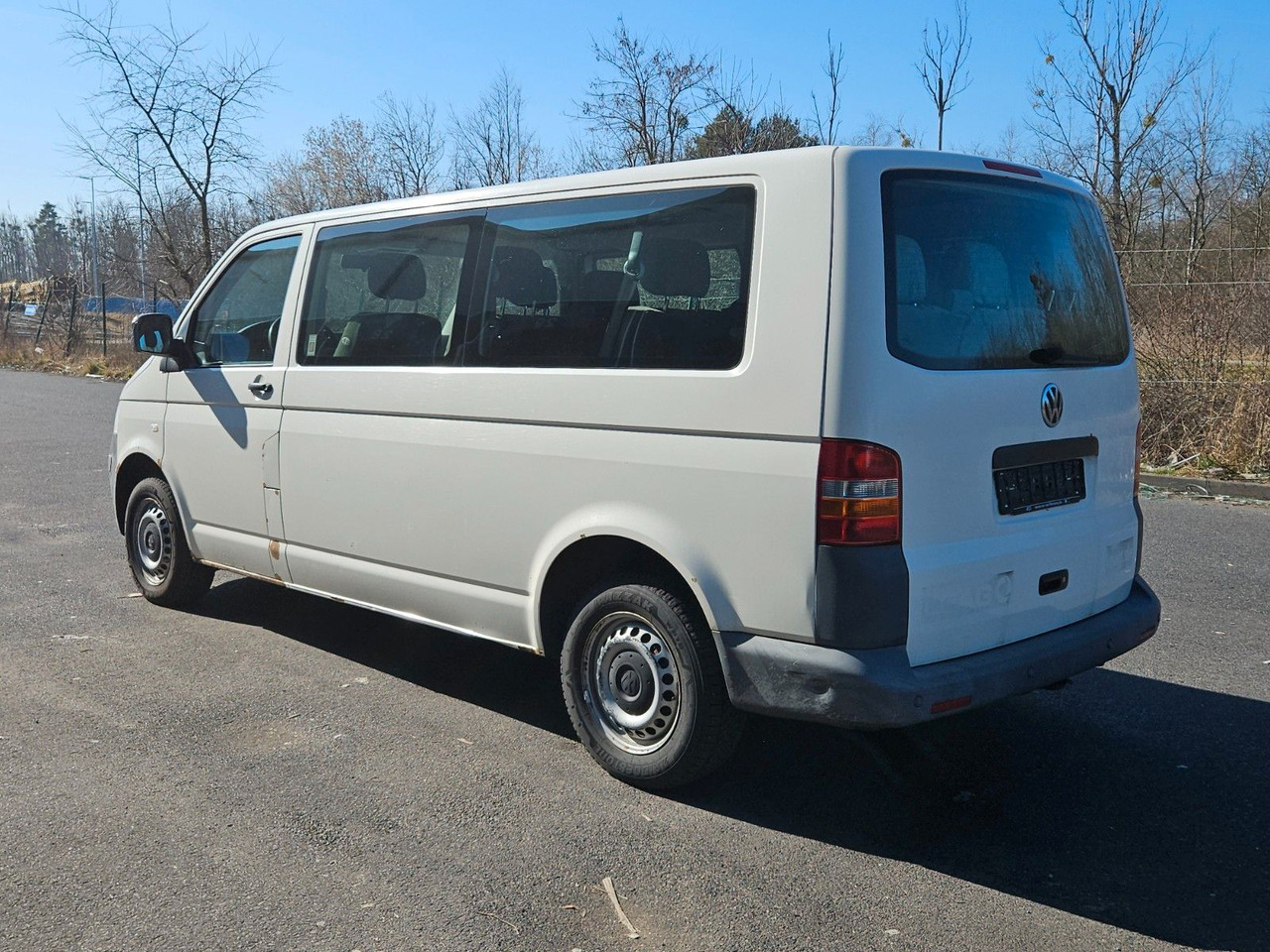 Volkswagen T5 9 Sitzer lang - Furgon pasagjerësh: foto 2 Volkswagen T5 9 Sitzer lang - Furgon pasagjerësh: foto 2