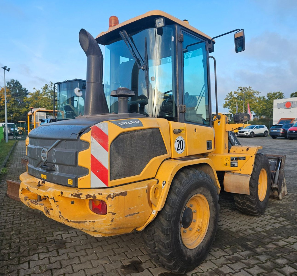 Volvo L30G Radlader mit Klappschaufel - Fadrom me goma: foto 3 Volvo L30G Radlader mit Klappschaufel - Fadrom me goma: foto 3